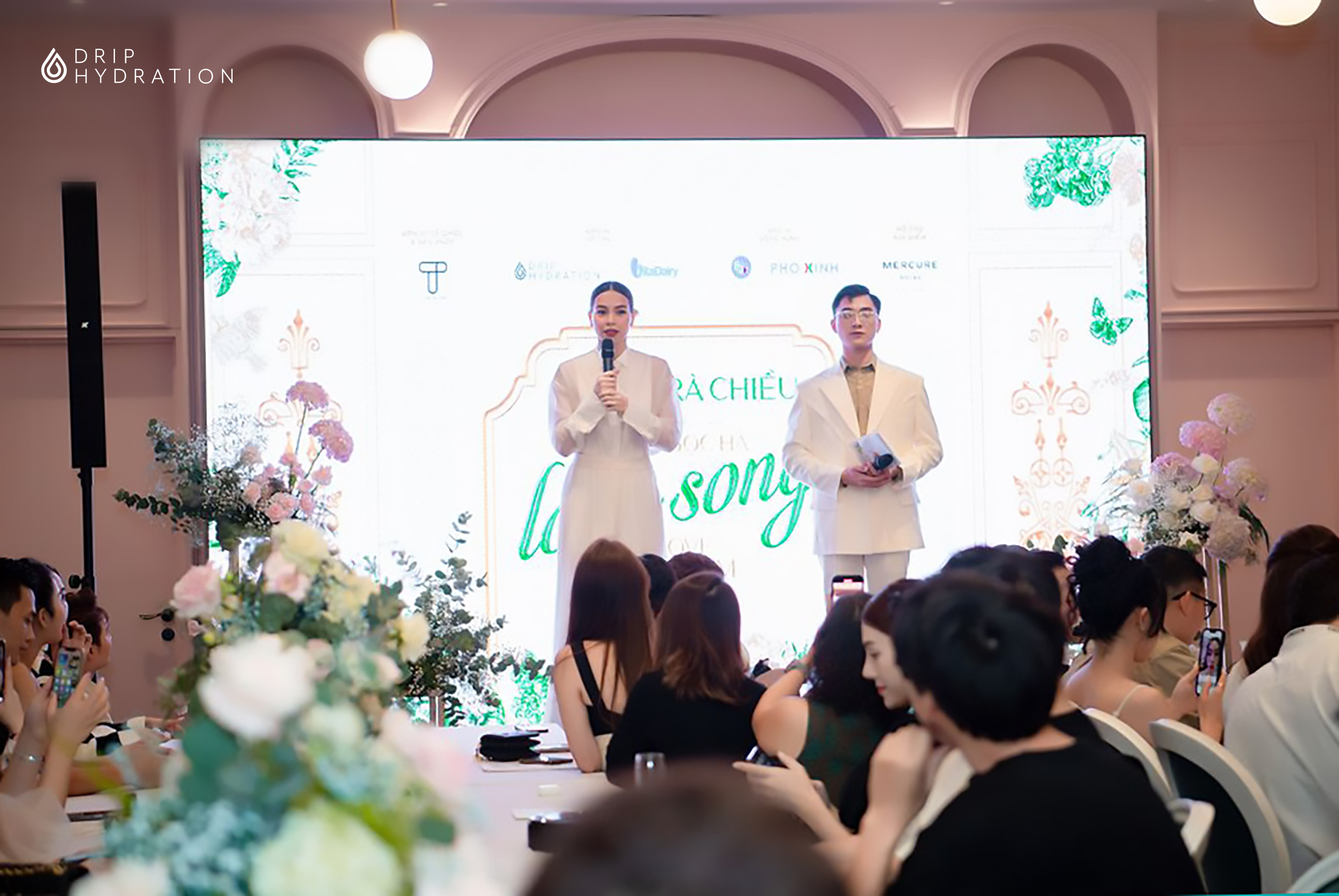 VVIP Member thưởng thức tiệc trà sang chảnh cùng ca sĩ Hồ Ngọc Hà và thưởng đêm nhạc Love Song tại Đà Lạt.
