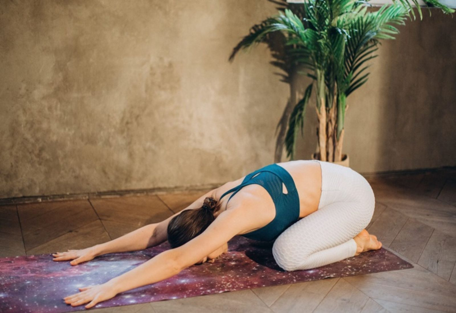 Tập luyện yoga tăng cường sức khỏe và cải thiện tâm trạng